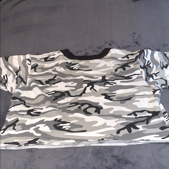 *SOLD* Camo Cropped Tee - Picture 5 of 5